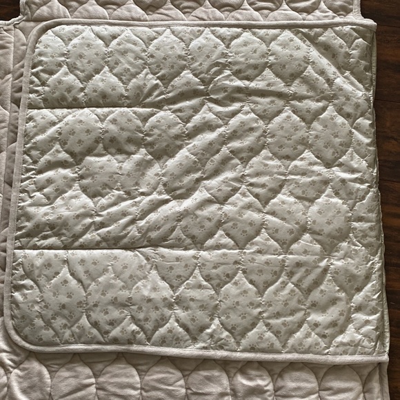 Quilted Pet Chair Cover - Picture 11 of 16